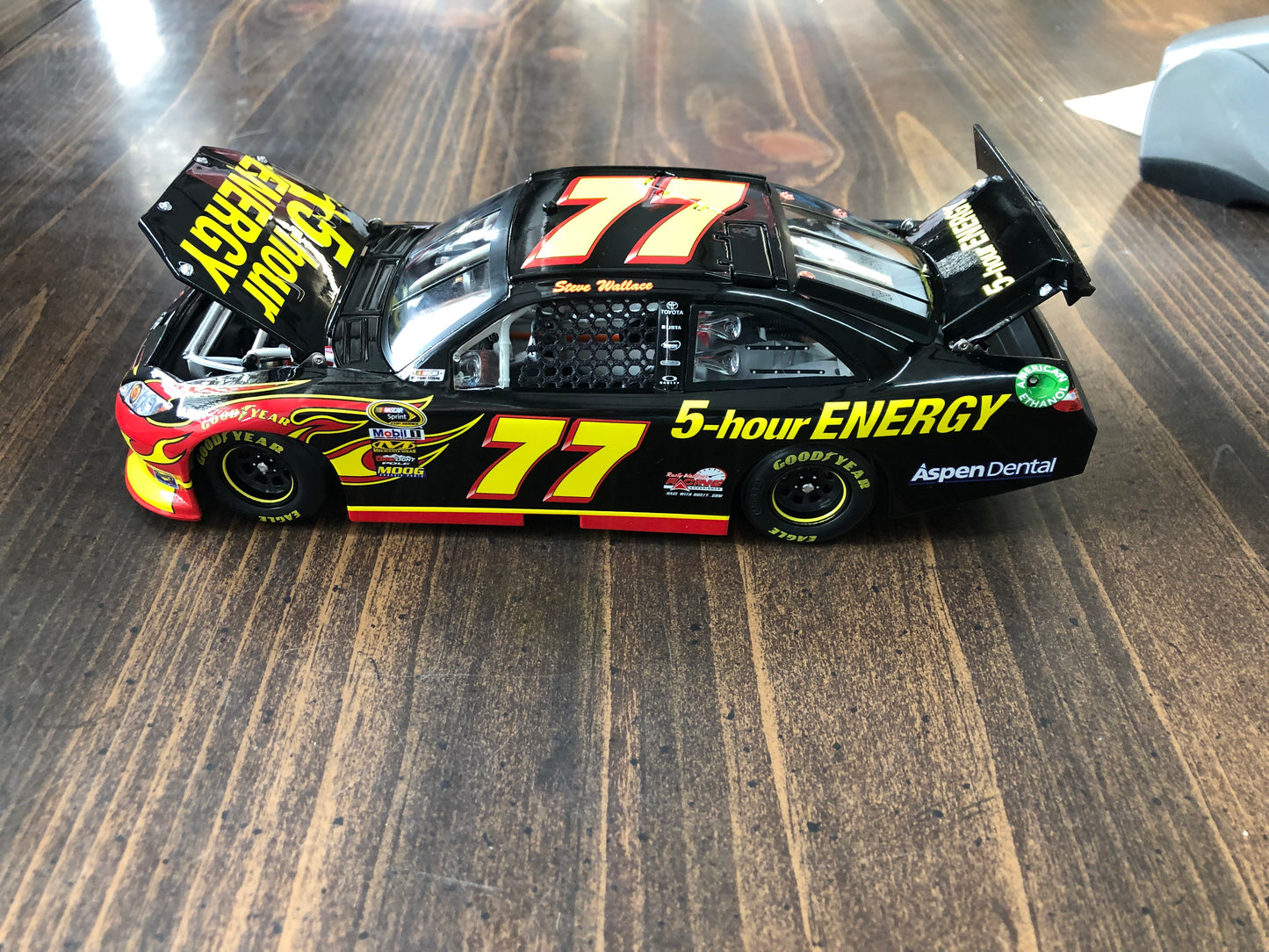 Lionel Collectables Steve Wallace #77 5-Hour Energy NASCAR Car